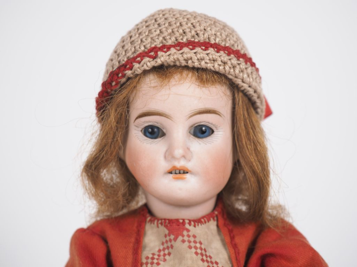 Poupée Bleuette type Fleischmann tête porcelaine bouche ouverte avec 4