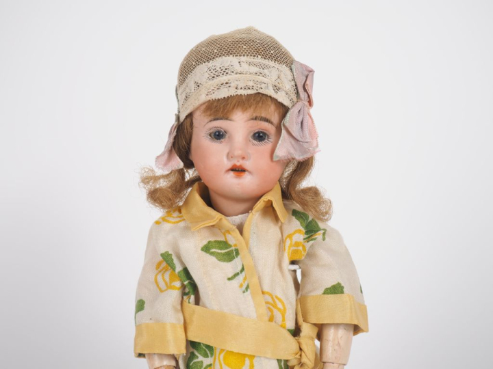 Très jolie poupée Bleuette type Fleischmann tête porcelaine bouche ouv