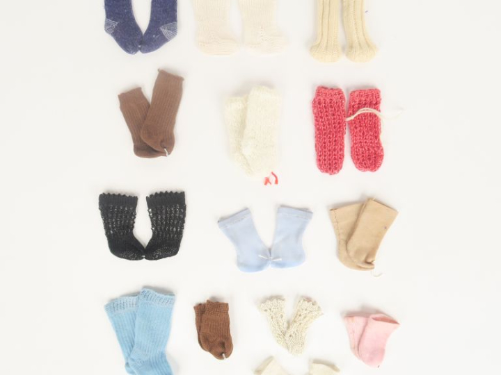Lot de chaussettes pour petites poupées et Bleuette anciennes et récen