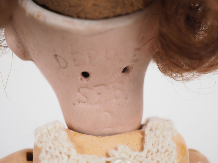 Poupée SFBJ hybride tête porcelaine bouche ouverte yeux basculants ble