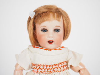 Vente aux enchères Très jolie poupée Bleuette moule de caractère SFBJ 251 tête porcelaine