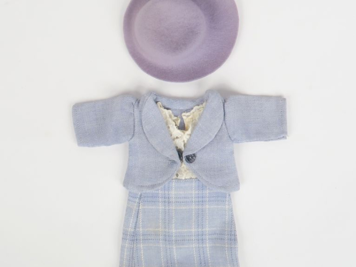 « Lavandou », tailleur lavande complet taille robe et veste avec chape