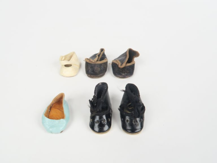 Lot comprenant une paire de chaussures noire Gautier-Languereau et des
