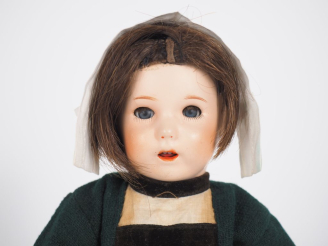Vente aux enchères Très jolie poupée Bleuette moule de caractère SFBJ 251 tête compositio