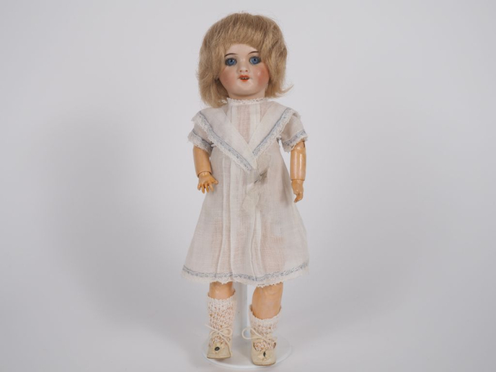 Poupée type Bleuette SFBJ 60 8/0 tête porcelaine bouche ouverte  yeux 