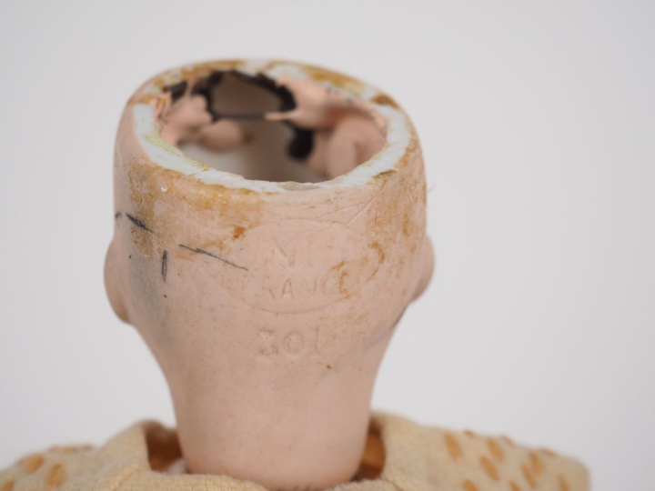 Très jolie poupée Bleuette Unisfrance tête porcelaine bouche ouverte a