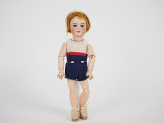 Vente aux enchères Poupée type Bleuette 301 tête porcelaine bouche ouverte yeux basculant