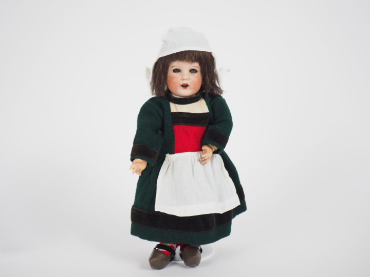 Très jolie poupée Bleuette moule de caractère SFBJ 251 tête porcelaine