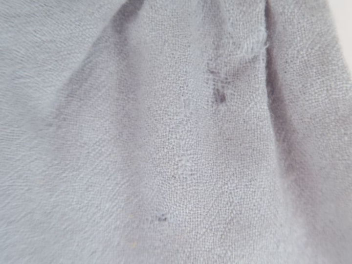 « Sur mon 31 » rare robe en lainage fin de couleur bleu pâle avec une 