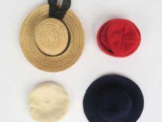 Vente aux enchères Lot de 3 chapeaux Bleuette « chiquito » béret de 1928/1929, « petit bo