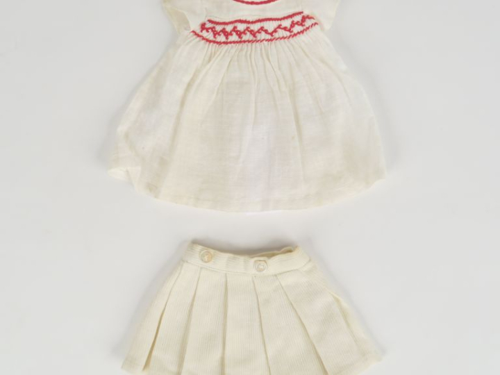 Lot de 2 vêtements Gauthier Languereau « smoks » de 1946 et une partie