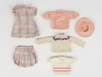 Vente aux enchères « Sans-façon » robe de cretonne écossaise rose avec culotte bouffante 