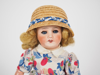 Vente aux enchères Poupée Bleuette Unisfrance tête porcelaine bouche ouverte yeux bascula