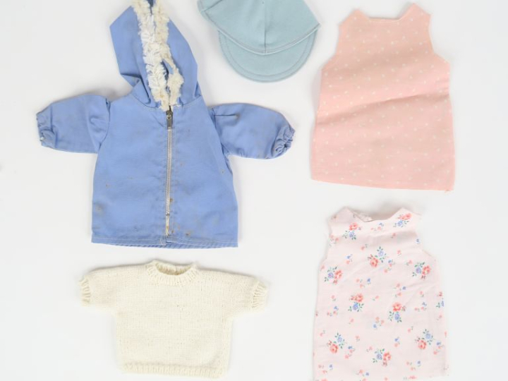 Rare lot de vêtements pour la poupée Rosette, 2 chemises de fabrique d
