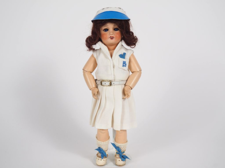Poupée Bleuette Unisfrance 301 tête porcelaine bouche ouverte yeux bas