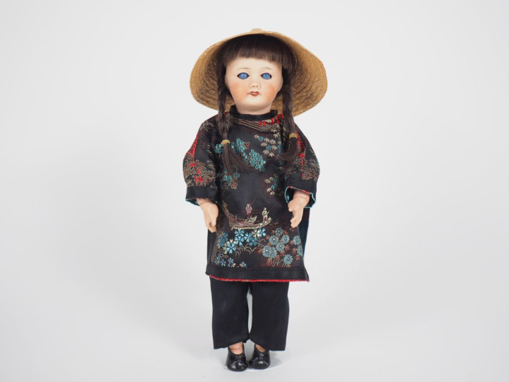 Poupée Bleuette Unisfrance 301 tête porcelaine bouche ouverte yeux bas