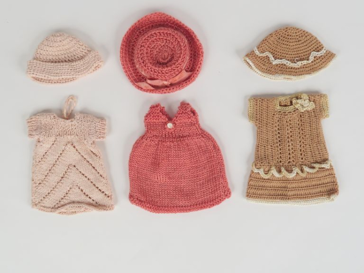 Lot de vêtements de style au crochet ou tricoté dont certains d'après 