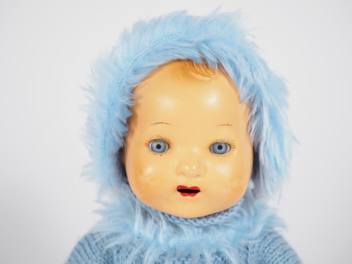 Bébé Bambino en rhodoïd bouche ouverte avec langue yeux basculant bleu