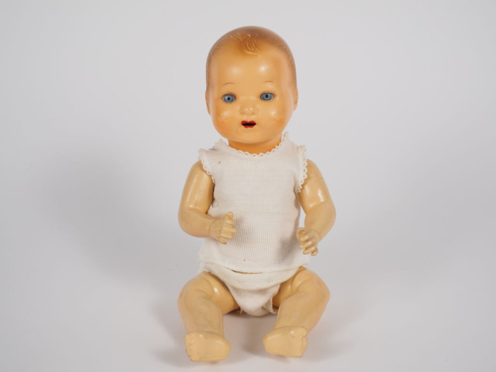 Bébé Bambino en rhodoïd bouche ouverte avec langue yeux basculant bleu