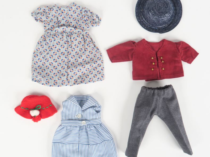 Lot de vêtements pour poupée Rosette dont veste en velours côtelé cert