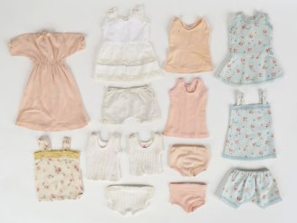 Vente aux enchères  Lot de sous vêtement dont Gautier Languereau valisère, petit bateau e