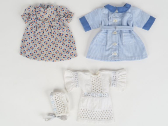 Vente aux enchères Lot de 7 vêtements pour Bleuette dont modèles de 1933 etc…