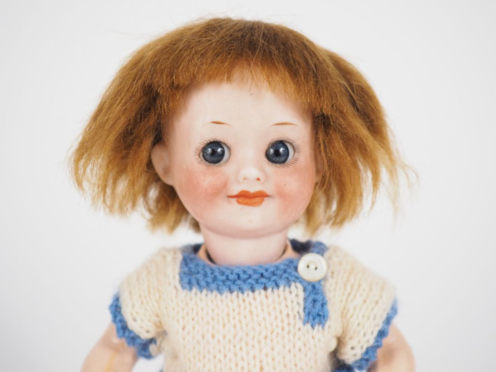 Petite poupée Googly Armand Marseille tête porcelaine bouche fermée ye