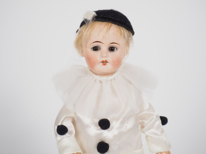 Petite poupée allemande bouche ouverte yeux bruns perruque blonde de s