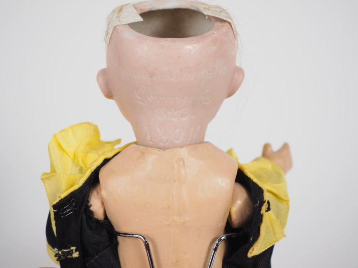 Petite poupée Googly Armand Marseille tête porcelaine bouche fermée au