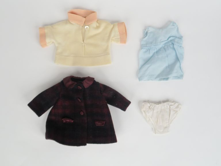 lot de vêtements anciens des années 30 à 50 dont petit vêtement en org