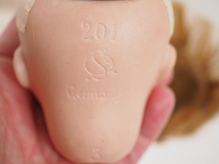 2 bébés de fabrication allemande tête porcelaine numéro de moule 201 t