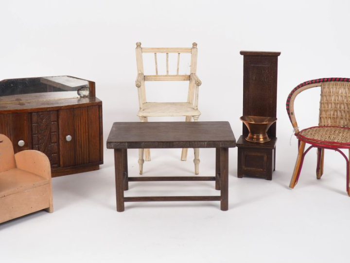 Lot de divers mobilier taille Bleuette