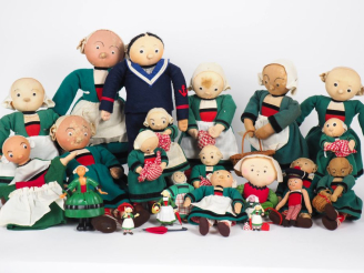 Vente aux enchères Lot de poupées Bécassine et divers en tissus de 20 à 40 cm,  état d’us
