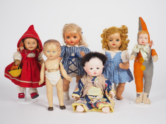Vente aux enchères Lot de poupées en composition dont jumeau rhodoïd, petit bébé japan le