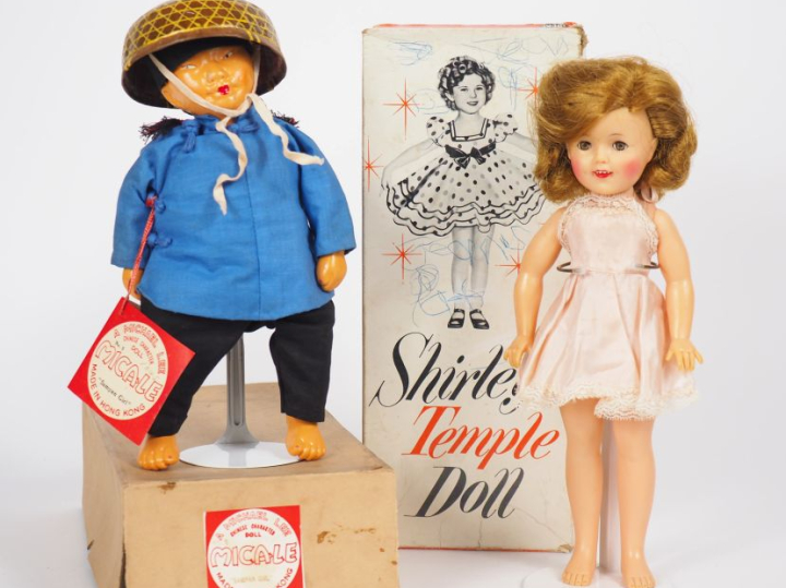 Lot de 2 poupées en boîte d'origine dont Michae Lee poupée chinoise en