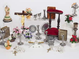 Vente aux enchères Église et chapelle : partie de jeux de messe miniature, petit Joseph s