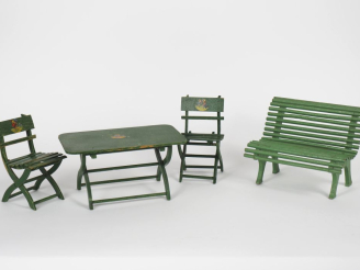 Vente aux enchères Lot de mobilier de jardin taille bleuette des années 30 très joli modè