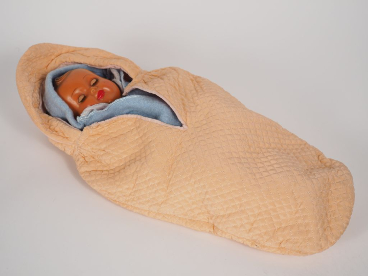 Bébé Michel de Modes et Travaux en ovoïde marqué SNF 40 bel état, prés