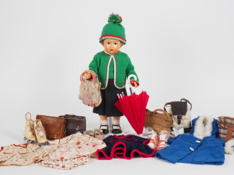 Vente aux enchères Très important lot de vêtements pour poupées de Modes et Travaux compr