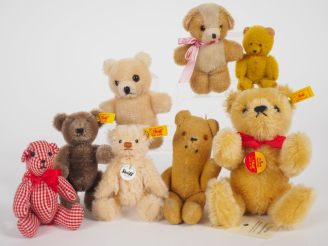 Vente aux enchères Lot de petits ours, dont Steiff réedition et ours d’artistes, au total
