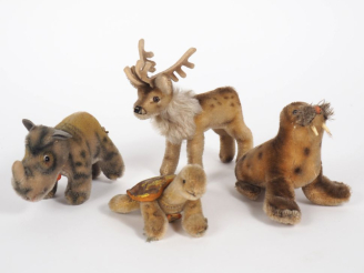 Vente aux enchères Lot de 4 animaux des années 50 en état d'usage dont otarie rhinocéros 