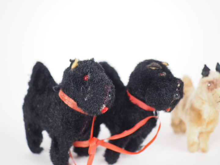 Lot de petits chiens parfaits pour la poupée Bleuette 5 pièces en bel 