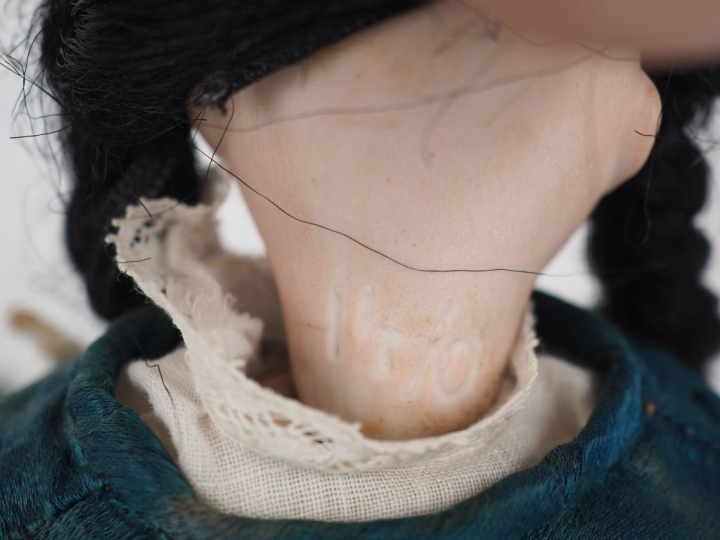 Petite poupée, grande mignonette. Tête porcelaine, yeux basculants, bo
