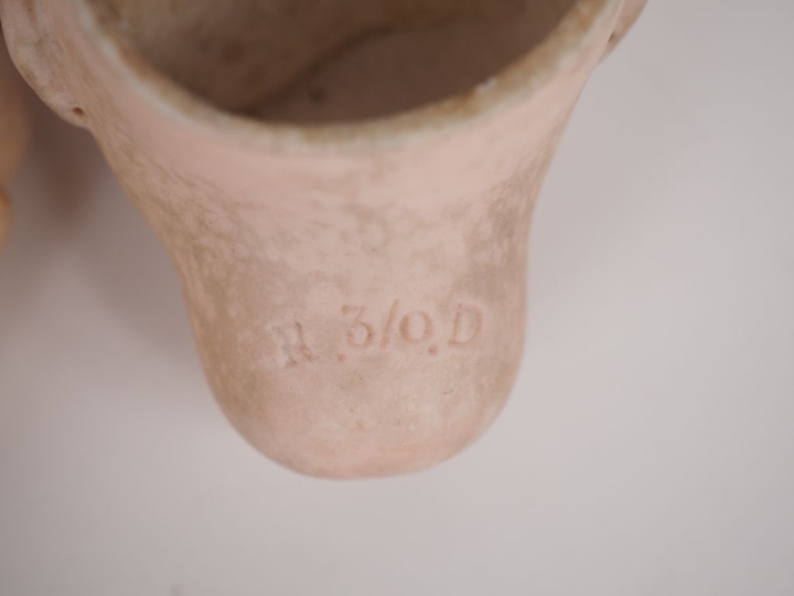 Poupée française de marque Rabery Delphieu marquée R3/0 D. Porcelaine 