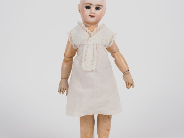 Poupée tête porcelaine E4D Etienne Denamur BO. Yeux fixes bleus, corps