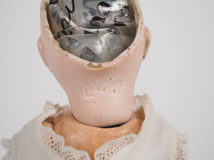 Poupée tête porcelaine E4D Etienne Denamur BO. Yeux fixes bleus, corps