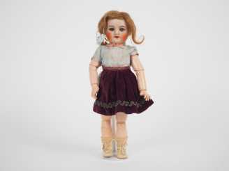 Vente aux enchères Poupée type Bleuette marquée Unis France 60 2 entre les épaules et 1 s