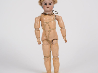 Vente aux enchères Heinrisch/ Hanwerck et Halbig poupée tête porcelaine BO yeux basculant