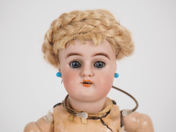 Heinrisch/ Hanwerck et Halbig poupée tête porcelaine BO yeux basculant