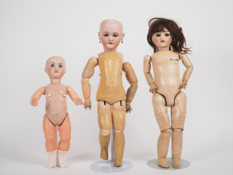 Vente aux enchères Lot de 3 poupées, tête porcelaine dont 2 Jules Verlingue à l’ancre, fè